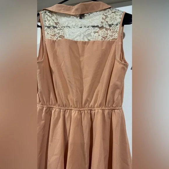 Forever 21 Peach Lace Dress with sheer lining underneath. - Picture 5 of 7